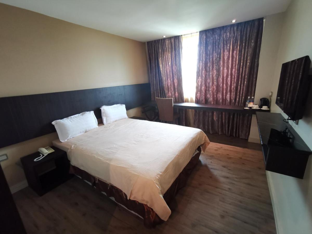 Hotel De Leon II Лахад Дату Екстериор снимка