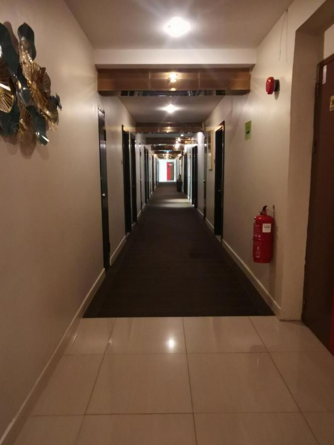 Hotel De Leon II Лахад Дату Екстериор снимка