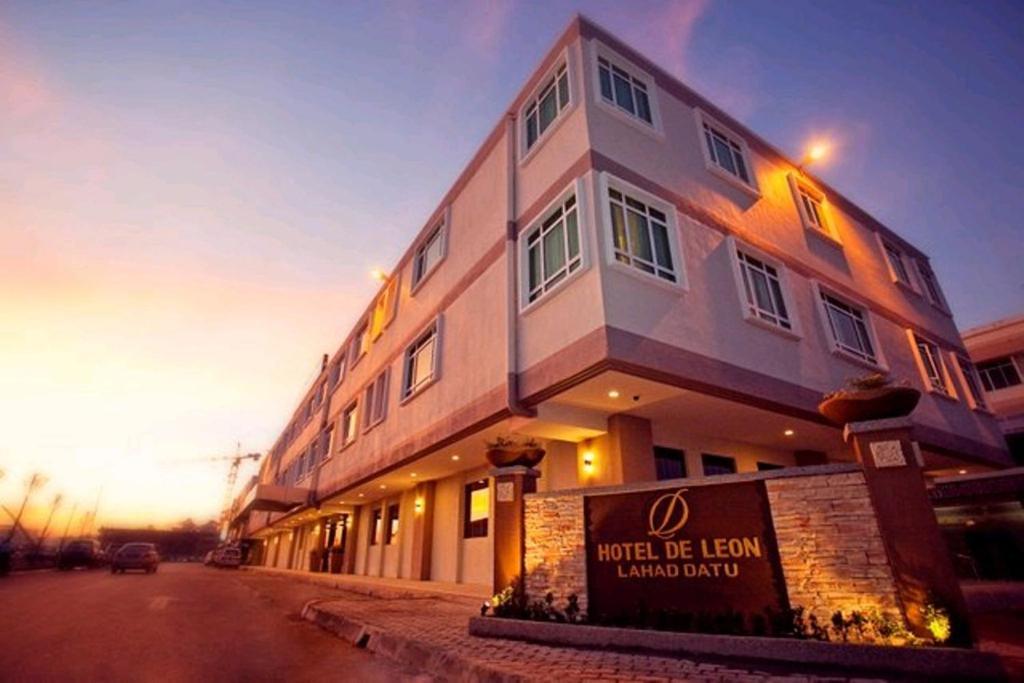 Hotel De Leon II Лахад Дату Екстериор снимка
